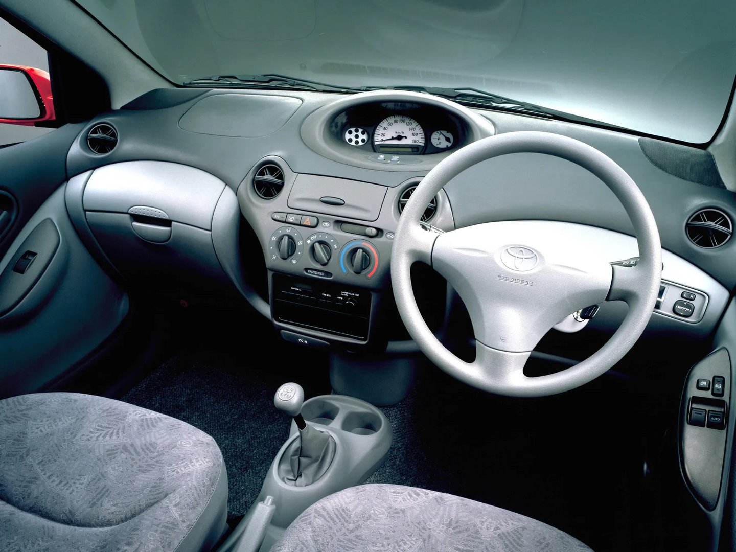 Toyota_Vitz_1_generation__Mini_3-doors__6.jpg