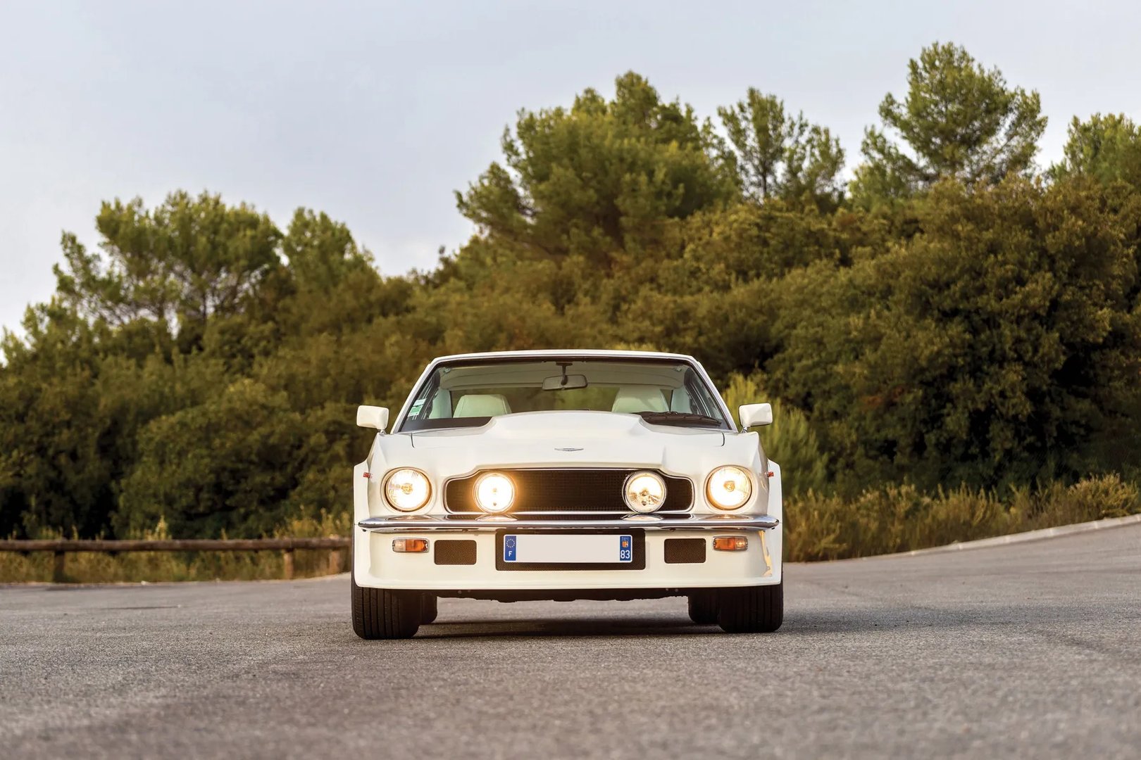 Aston Martin_Vantage_1_generation__Coupe__5.jpg