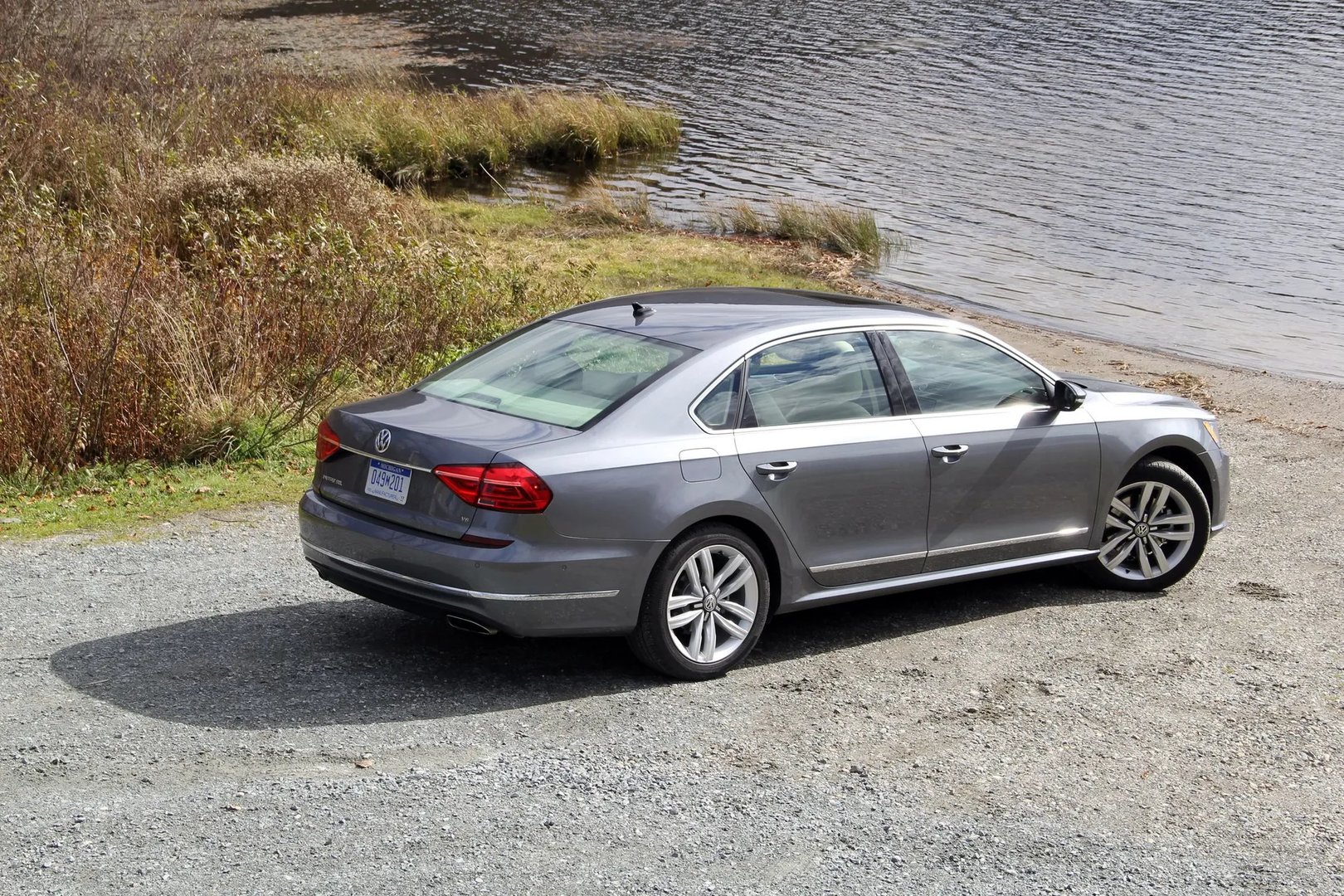 Volkswagen_Passat_(USA)_1_generation_restyling__Sedan__3.jpg