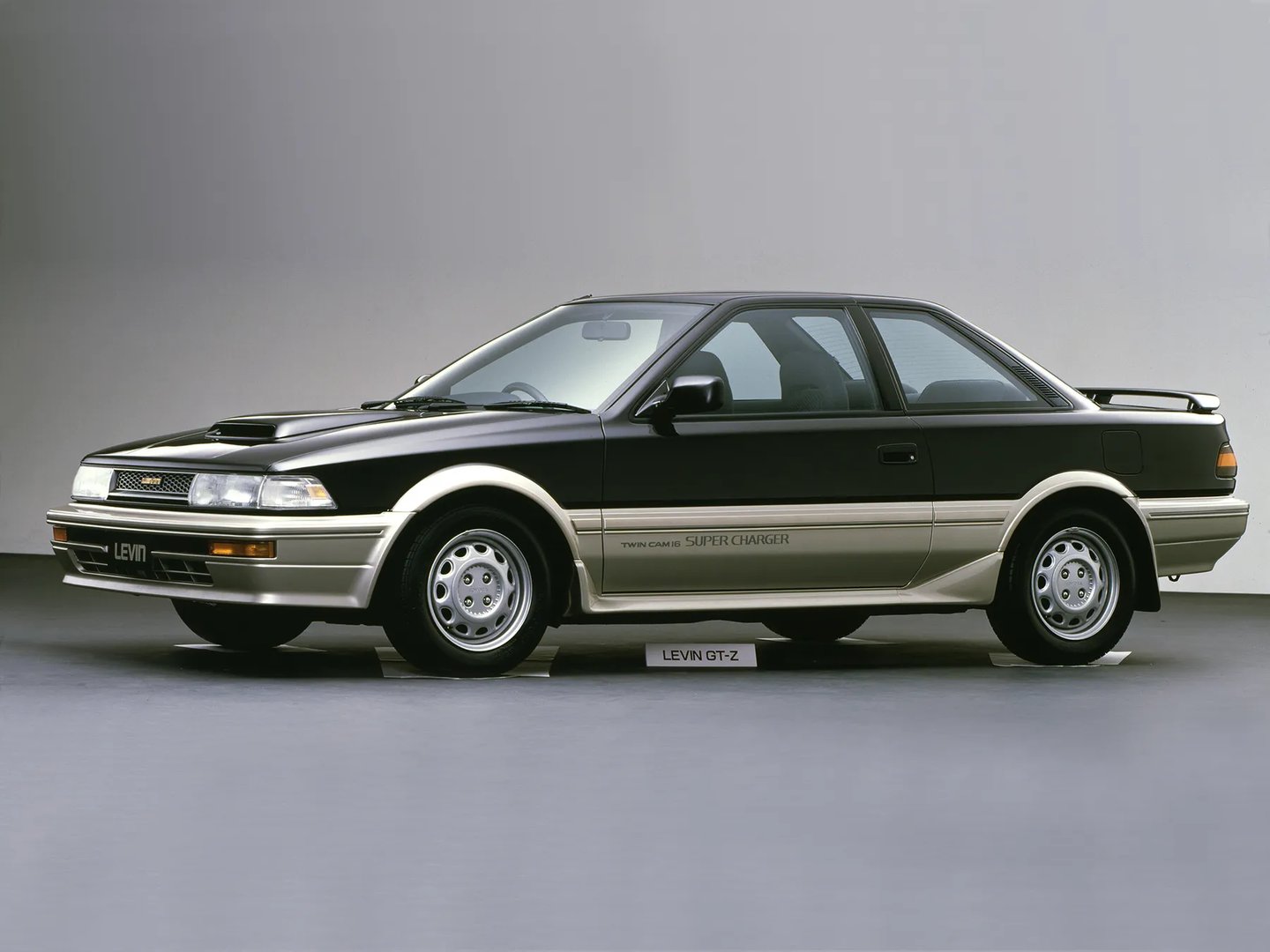 Toyota_Corolla_Levin_5_generation__Coupe__1.jpg