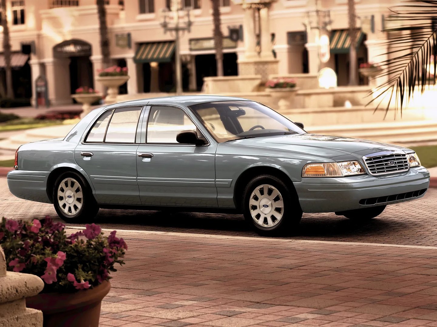 Ford_Crown_Victoria_2_generation__Sedan__13.jpg