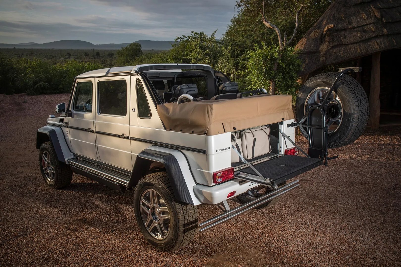 Mercedes_Maybach_G650_Landaulet_1_generation__SUV_cabriolet__3.jpg