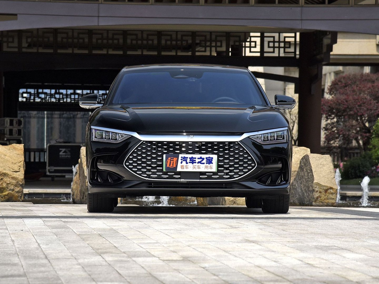 byd_Han_1_generation_restyling_1__Sedan__20.jpg