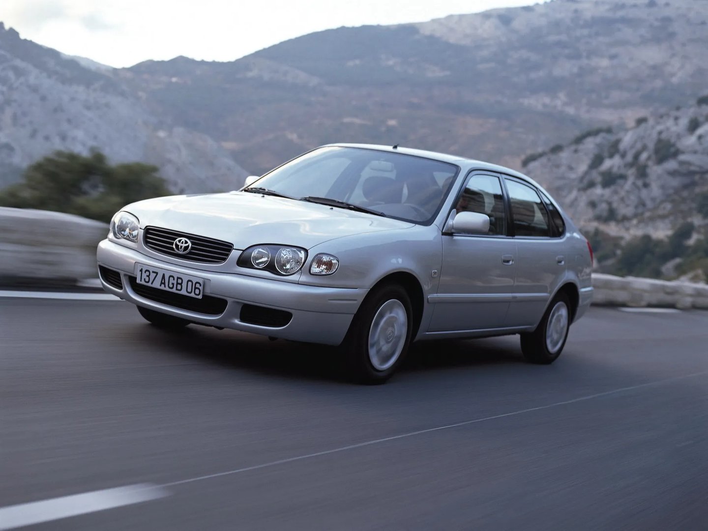 Toyota_Corolla_8_generation__Liftback__3.jpg