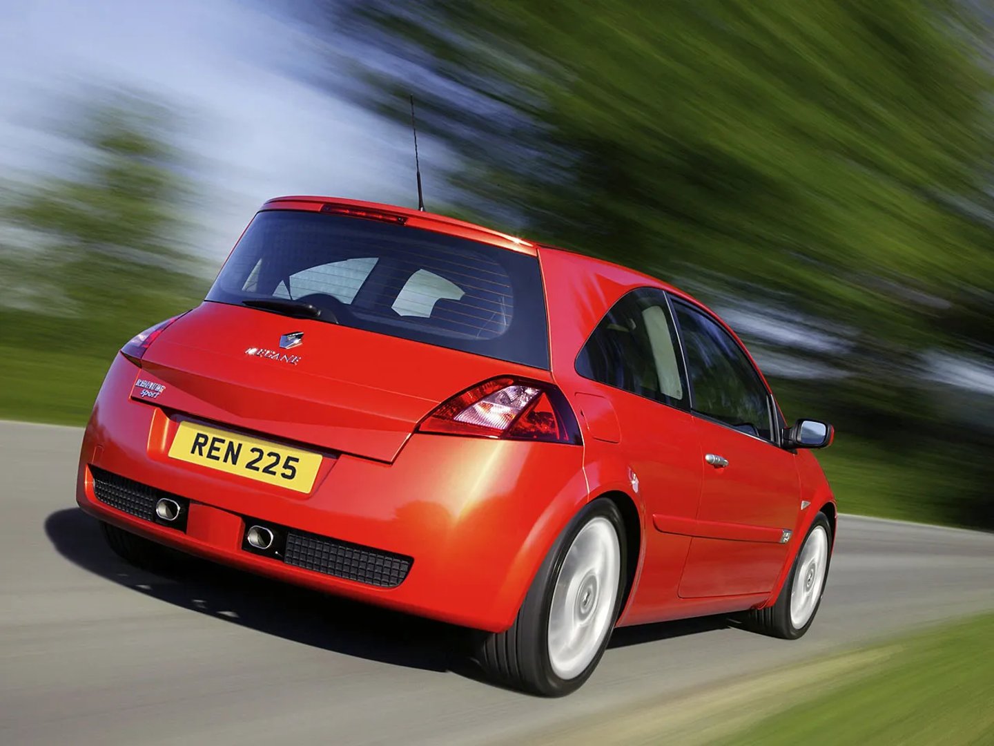 Renault_Megane_RS_2_generation__Hatchback_3-door__1.jpg