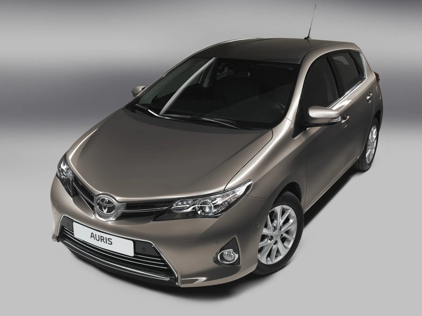 Toyota_Auris_2_generation__Hatchback_5-door__4.jpg