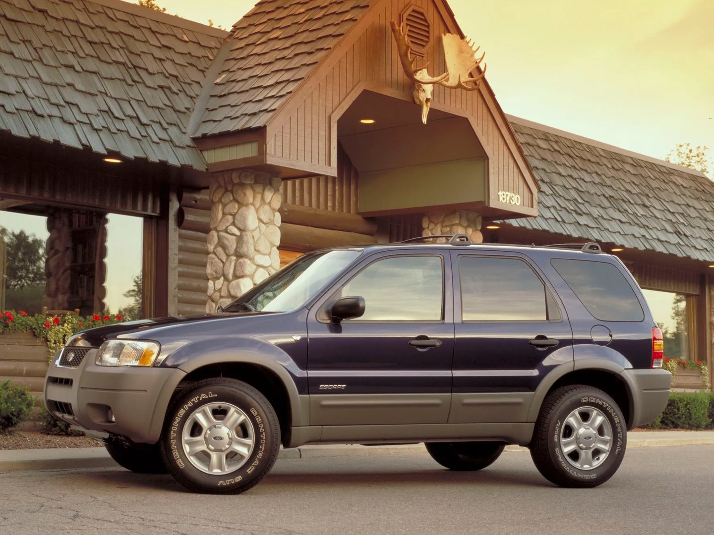 Ford_Escape_1_generation__SUV_5-doors__1.jpg