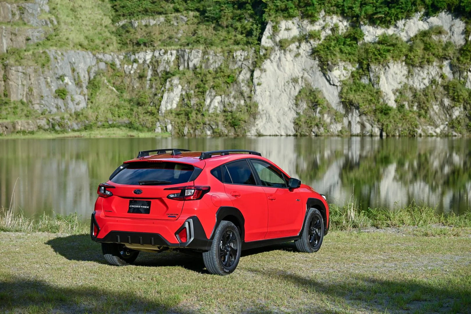 Subaru_Crosstrek_2_generation__SUV_5-doors__11.jpg