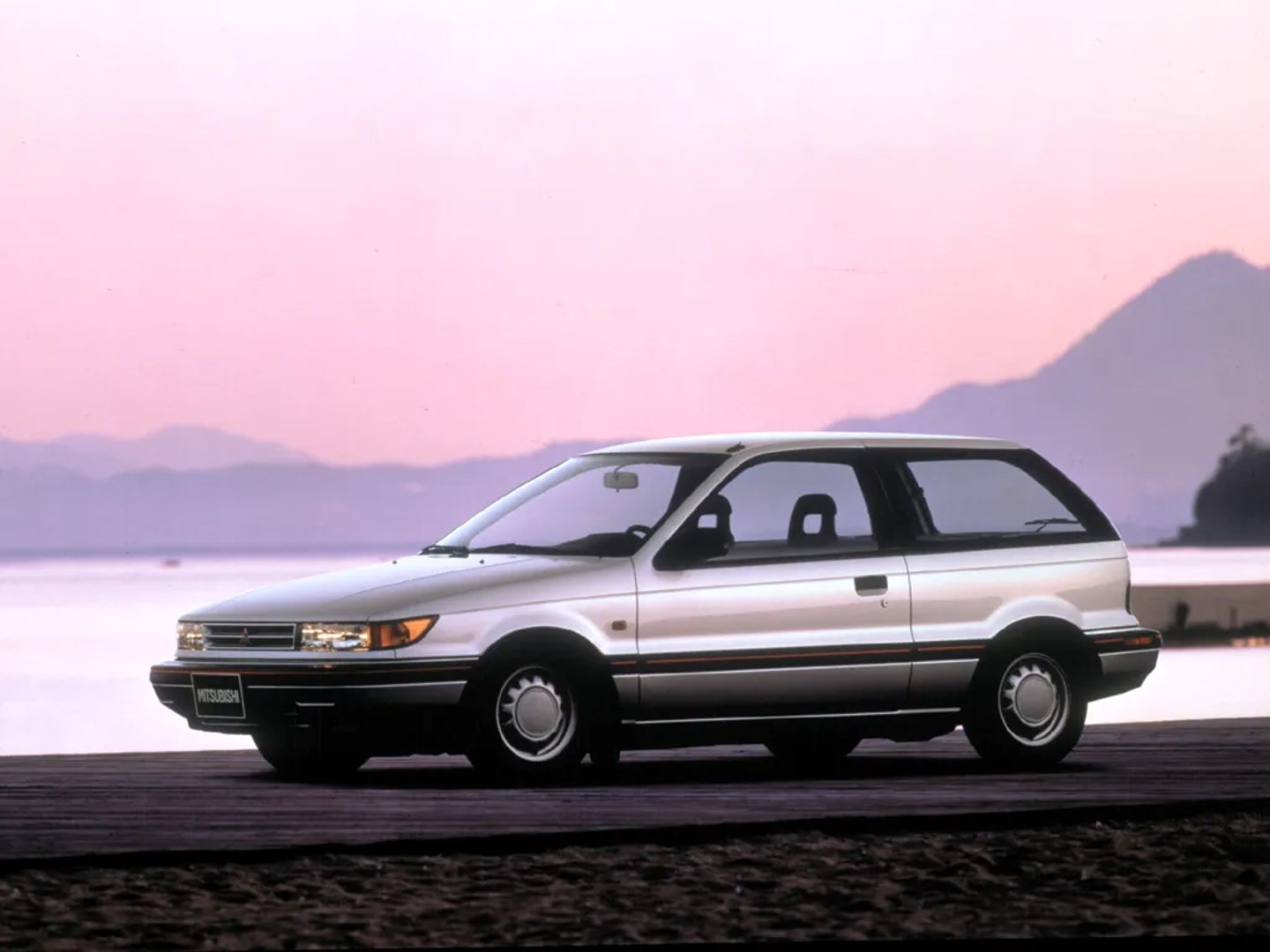 Mitsubishi_Colt_3_generation__Mini_3-doors__3.jpg
