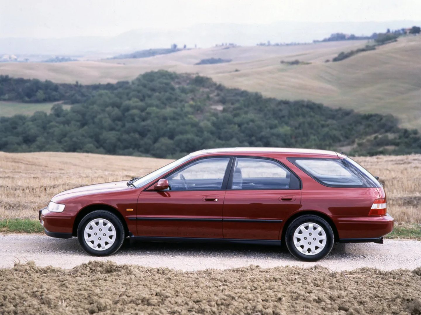 Honda_Accord_(USA)_5_generation__Estate_5-door__1.jpg