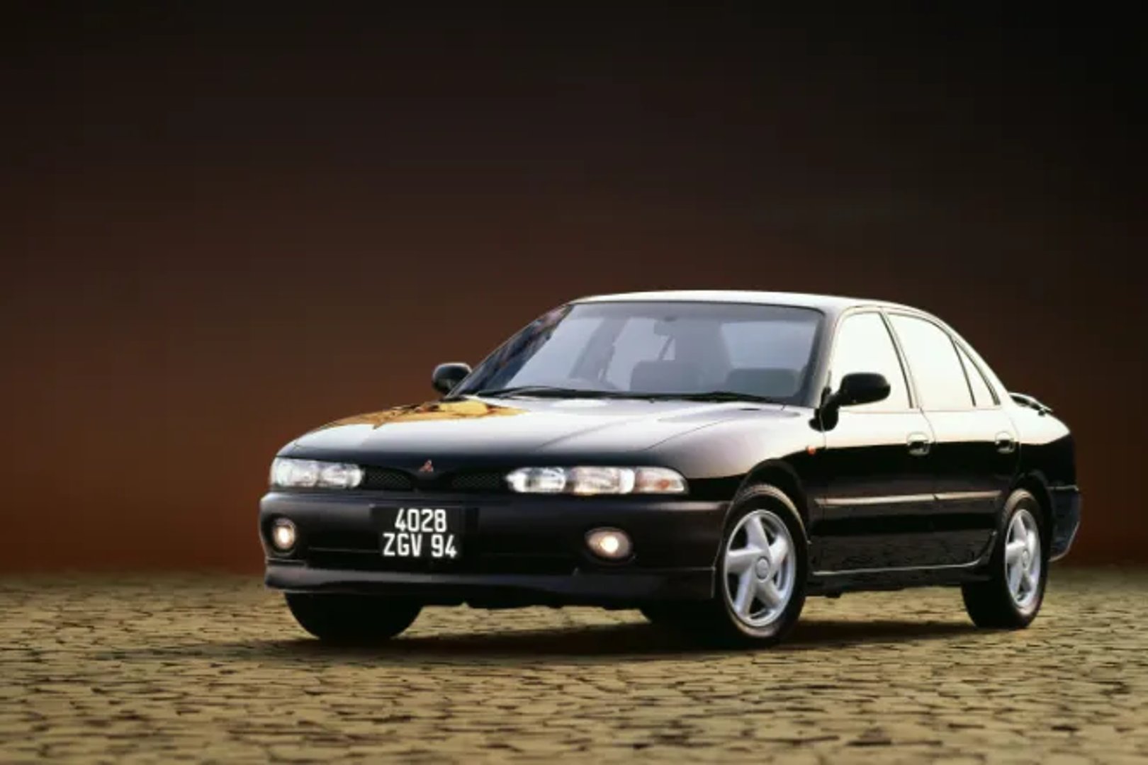 Mitsubishi_Eterna_7_generation__Sedan__3.jpg