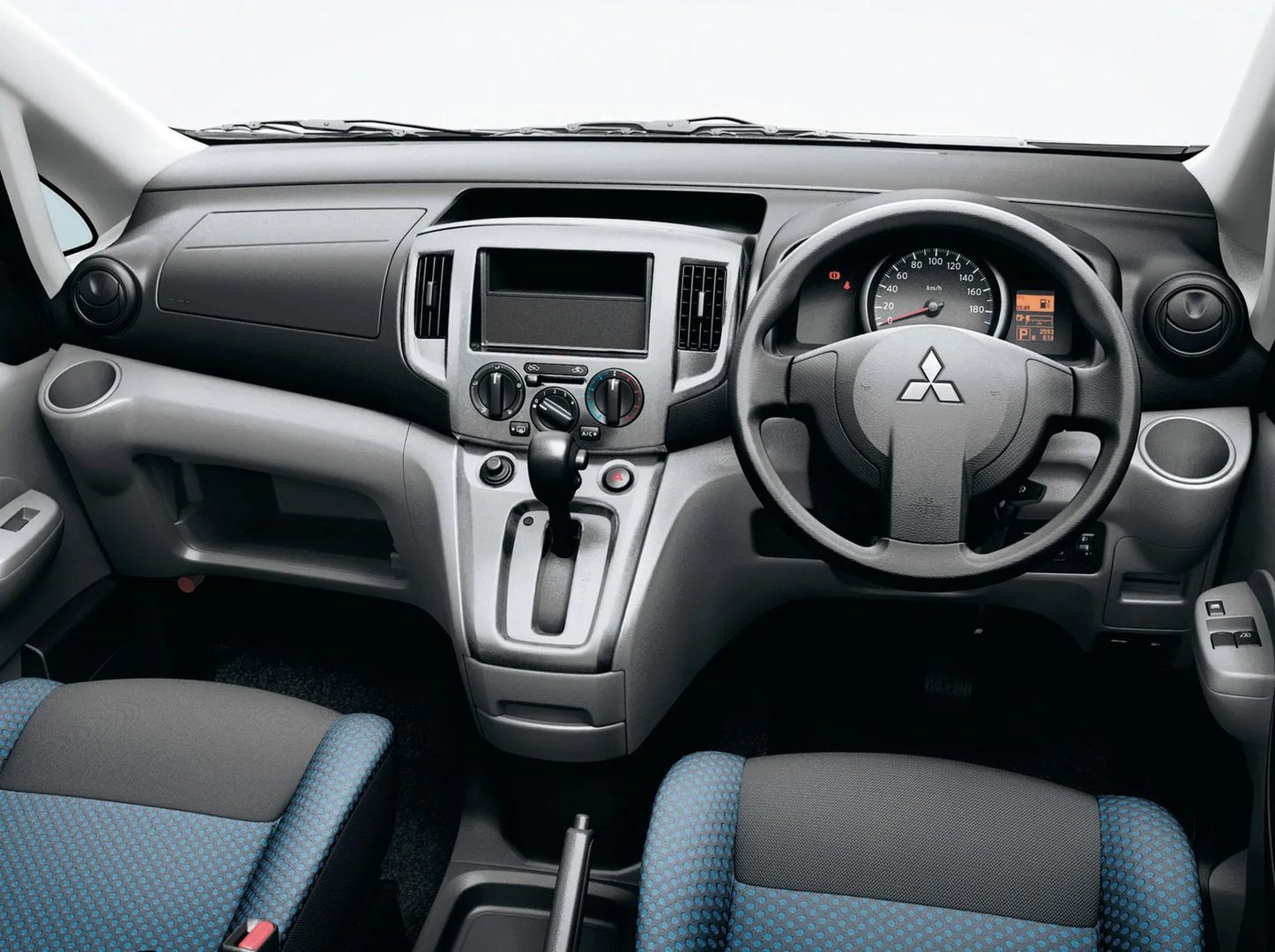Mitsubishi_Delica_D:3_1_generation__Minivan__4.jpg