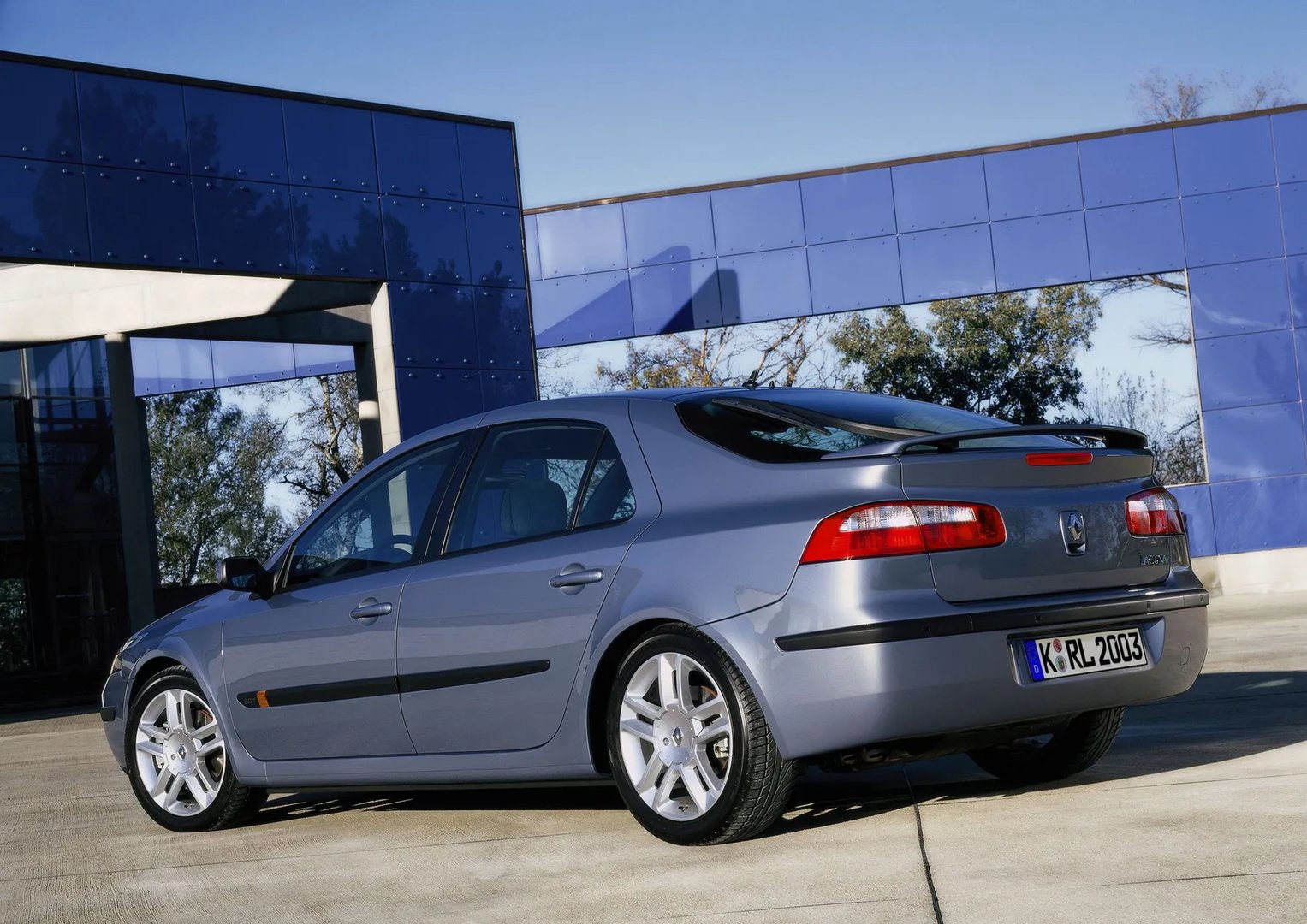 Renault_Laguna_2_generation__Liftback__10.jpg