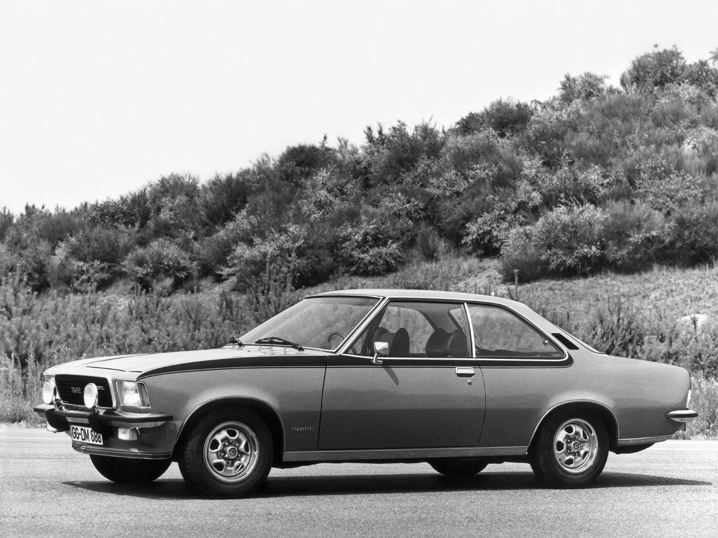 Opel_Commodore_2_generation__Coupe__8.jpg