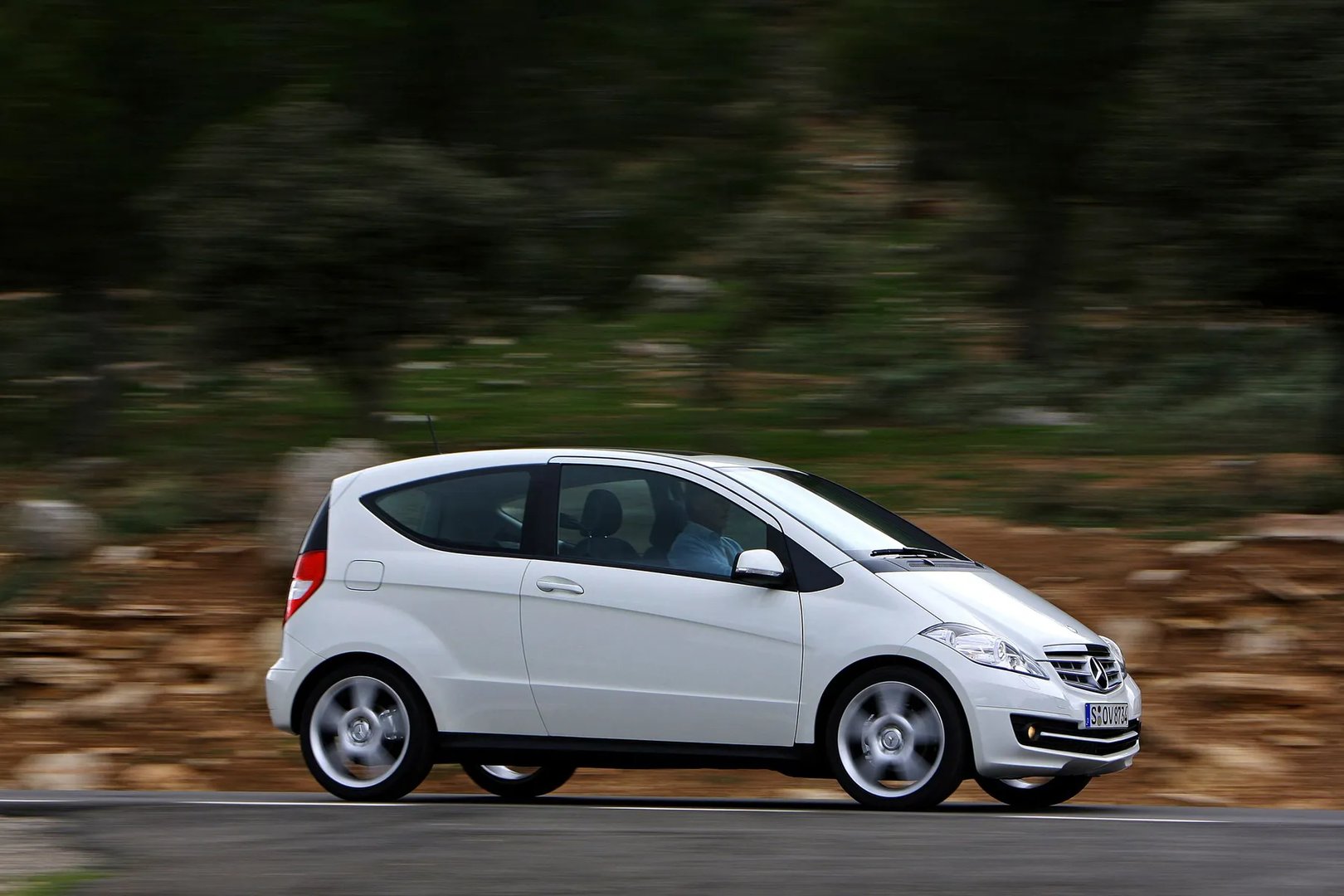 Mercedes_A-Class_2_generation_restyling__Mini_3-doors__13.jpg