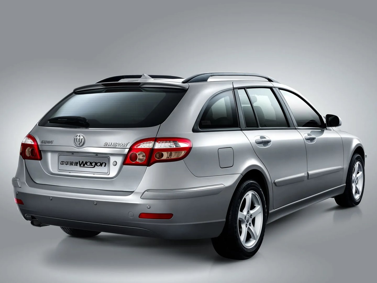 Brilliance_M2_(BS4)_1_generation__Estate_5-door__2.jpg