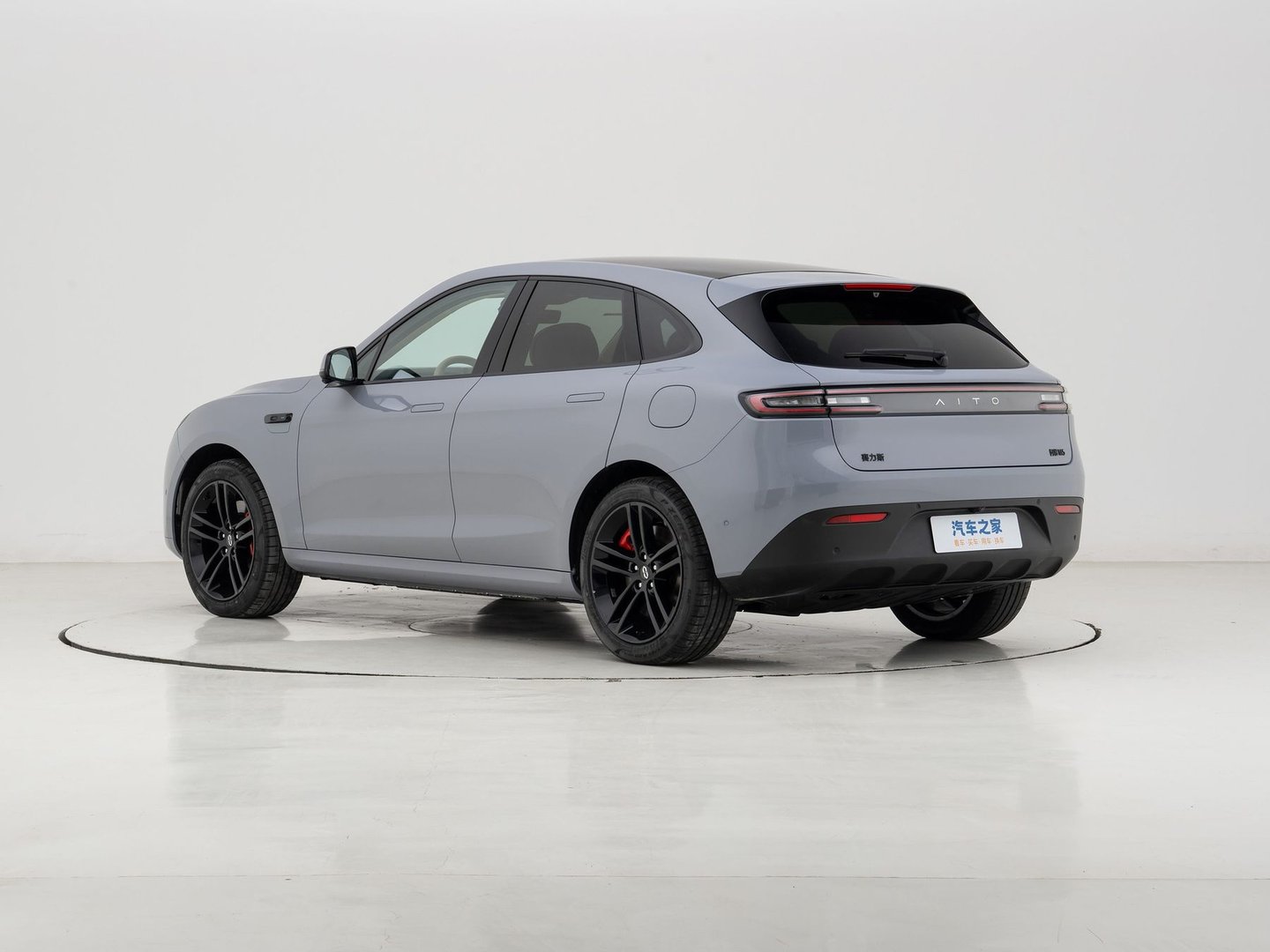 seres_M5_1_generation__SUV_Coupe__3.jpg