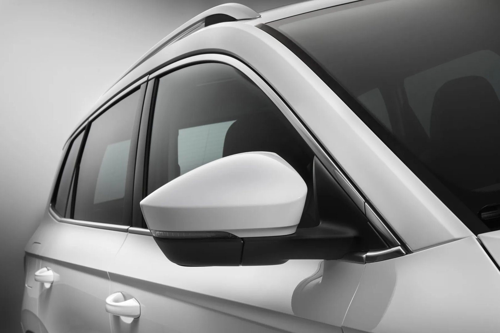 Skoda_Karoq_1_generation__SUV_5-doors__9.jpg