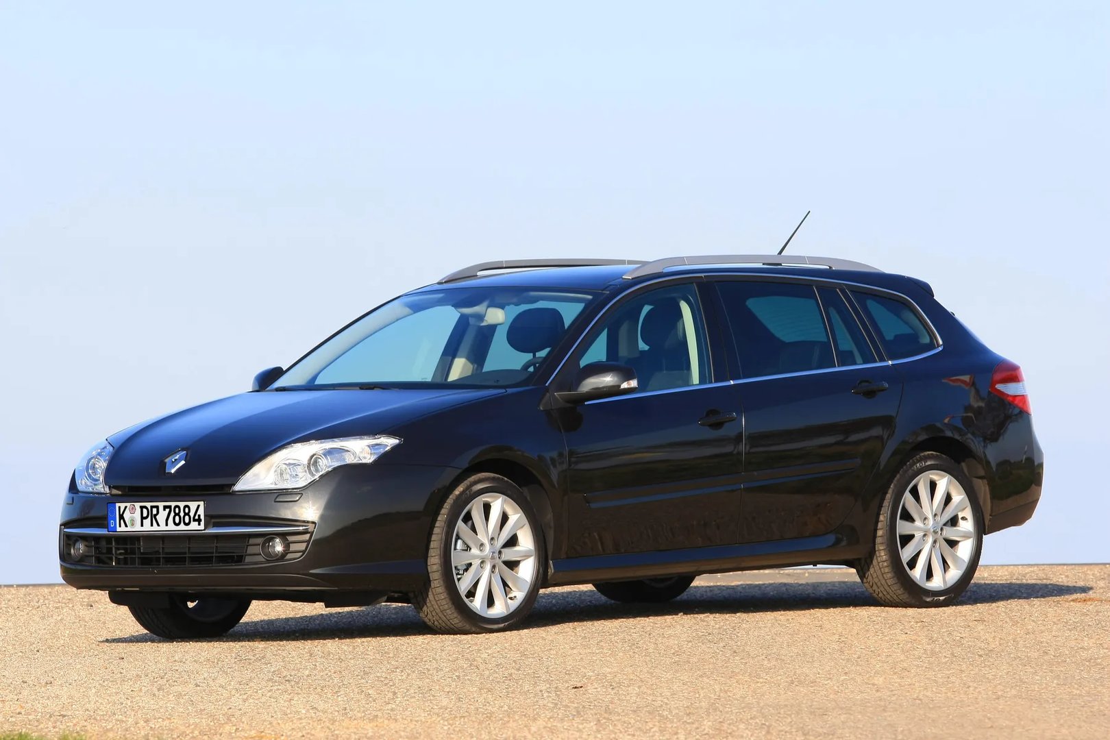 Renault_Laguna_3_generation__Estate_5-door__2.jpg
