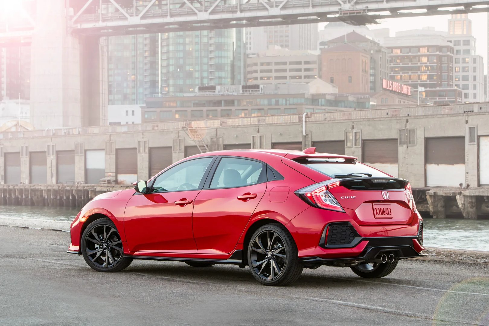 Honda_Civic_(USA)_10_generation__Hatchback_5-door__8.jpg