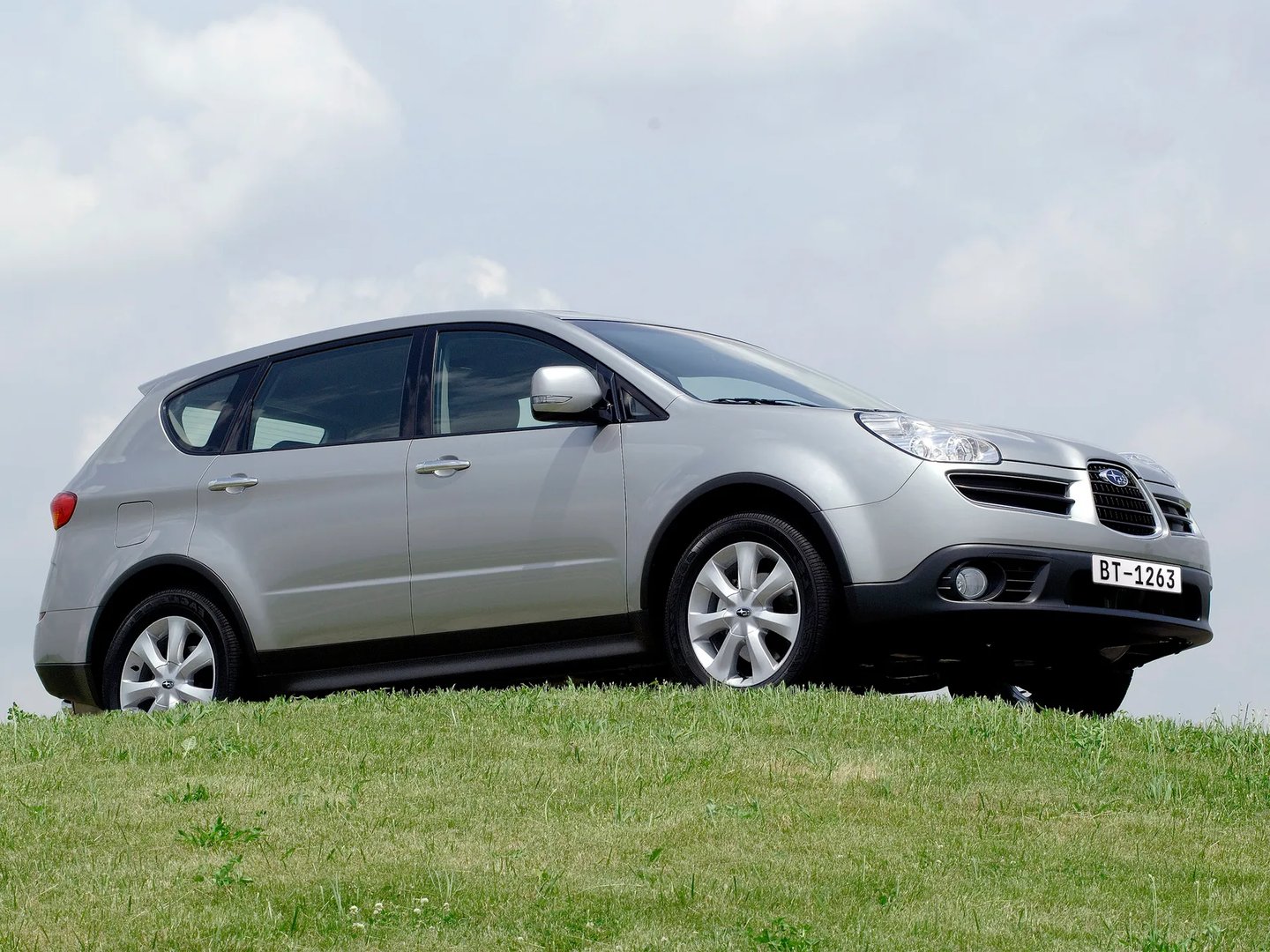 Subaru_Tribeca_1_generation__SUV_5-doors__12.jpg