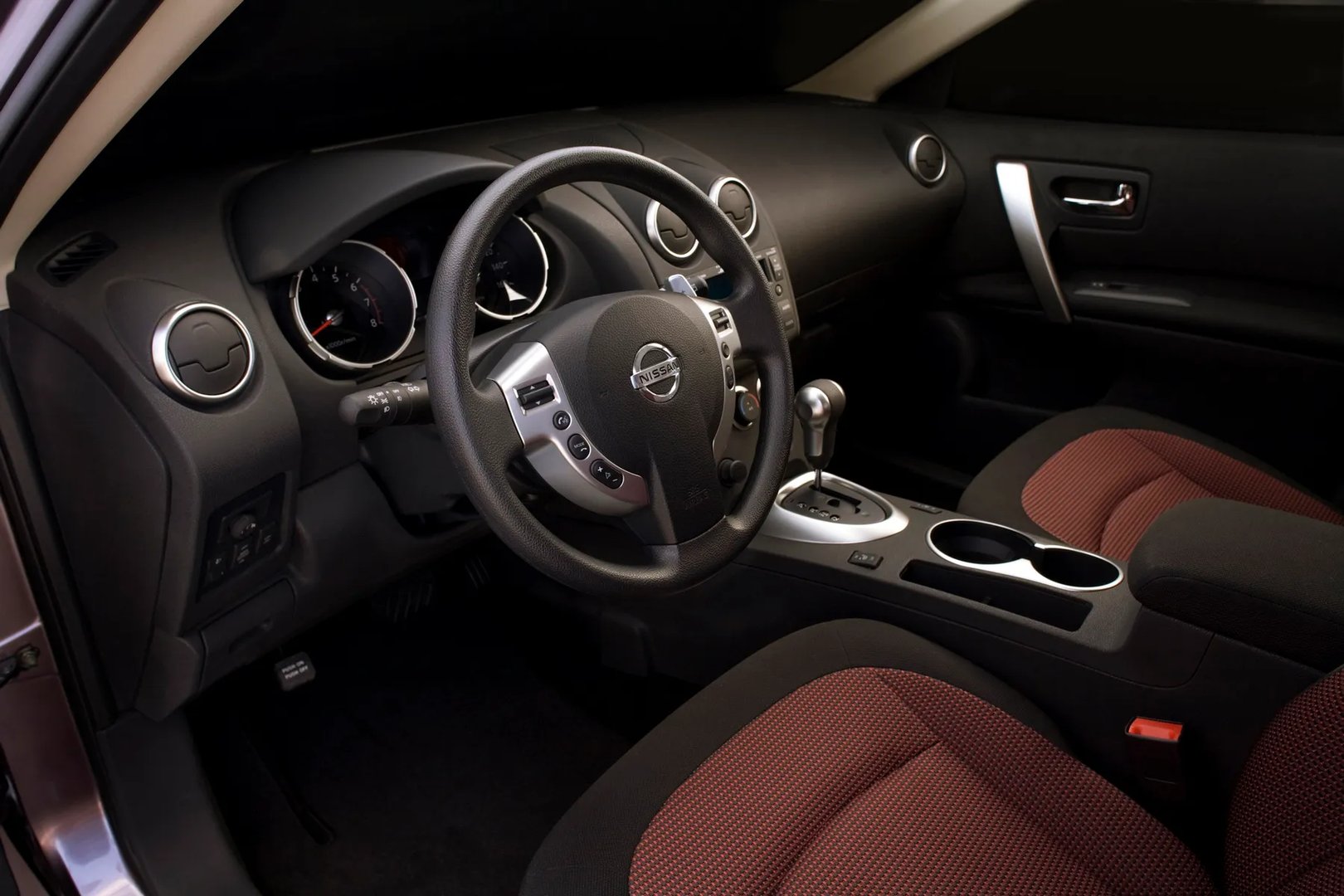Nissan_Rogue_1_generation__SUV_5-doors__10.jpg