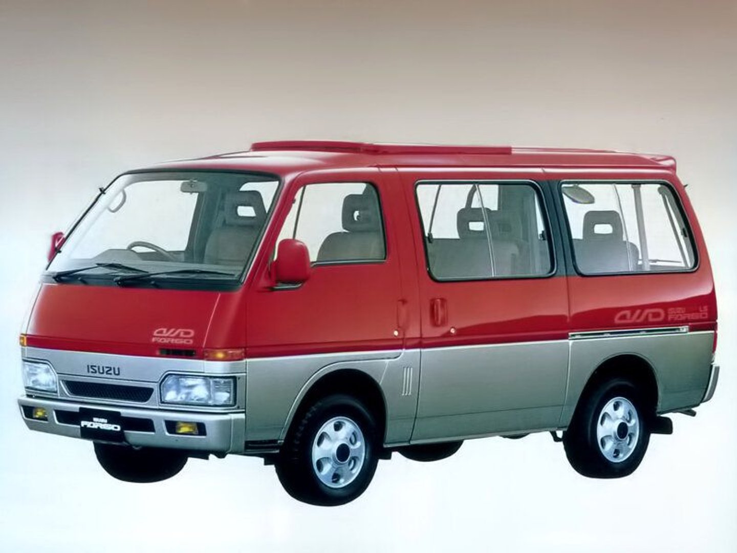 isuzu_Fargo_1_generation__Minivan__11.jpg