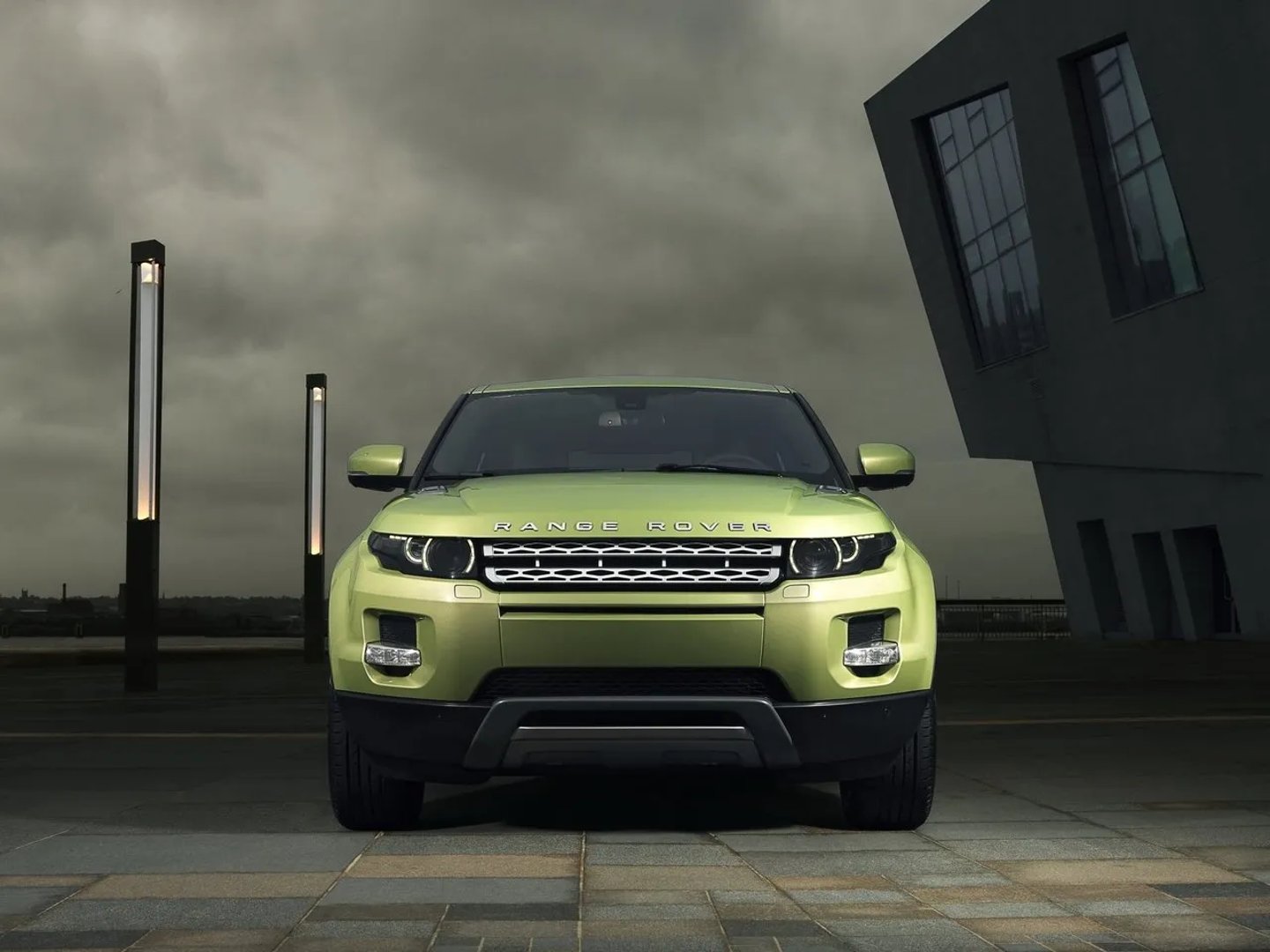 Land Rover_Range_Rover_Evoque_1_generation__SUV_3-doors__4.jpg