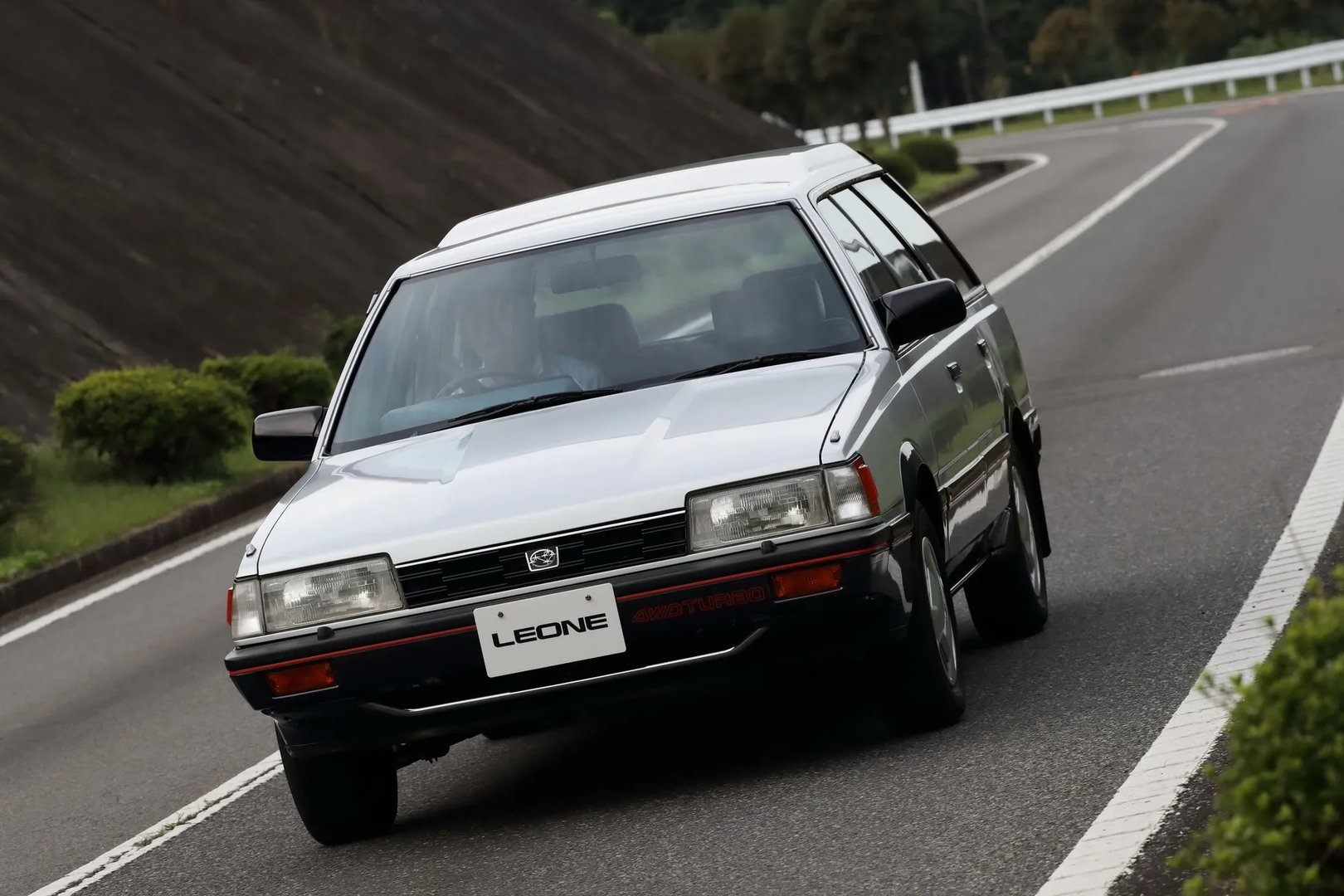 Subaru_Leone_3_generation__Estate_5-door__1.jpg