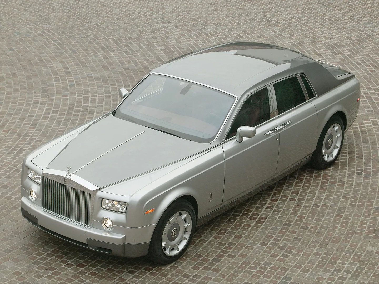 Rolls-Royce_Phantom_7_generation__Sedan_Long__2.jpg