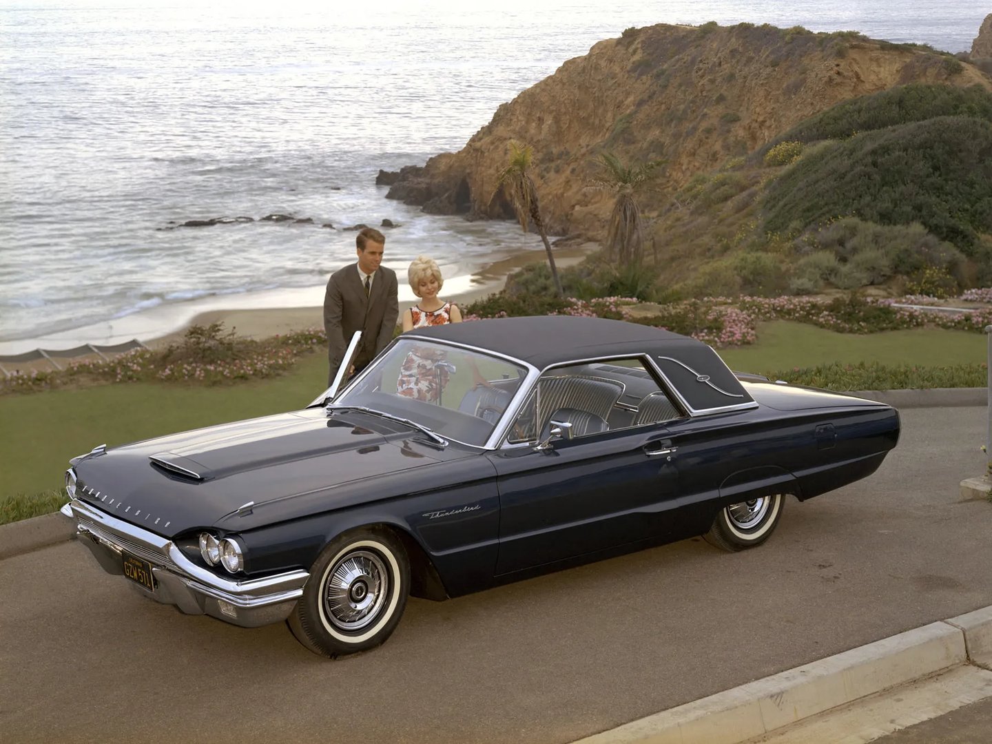 Ford_Thunderbird_4_generation__Coupe_Hardtop__7.jpg