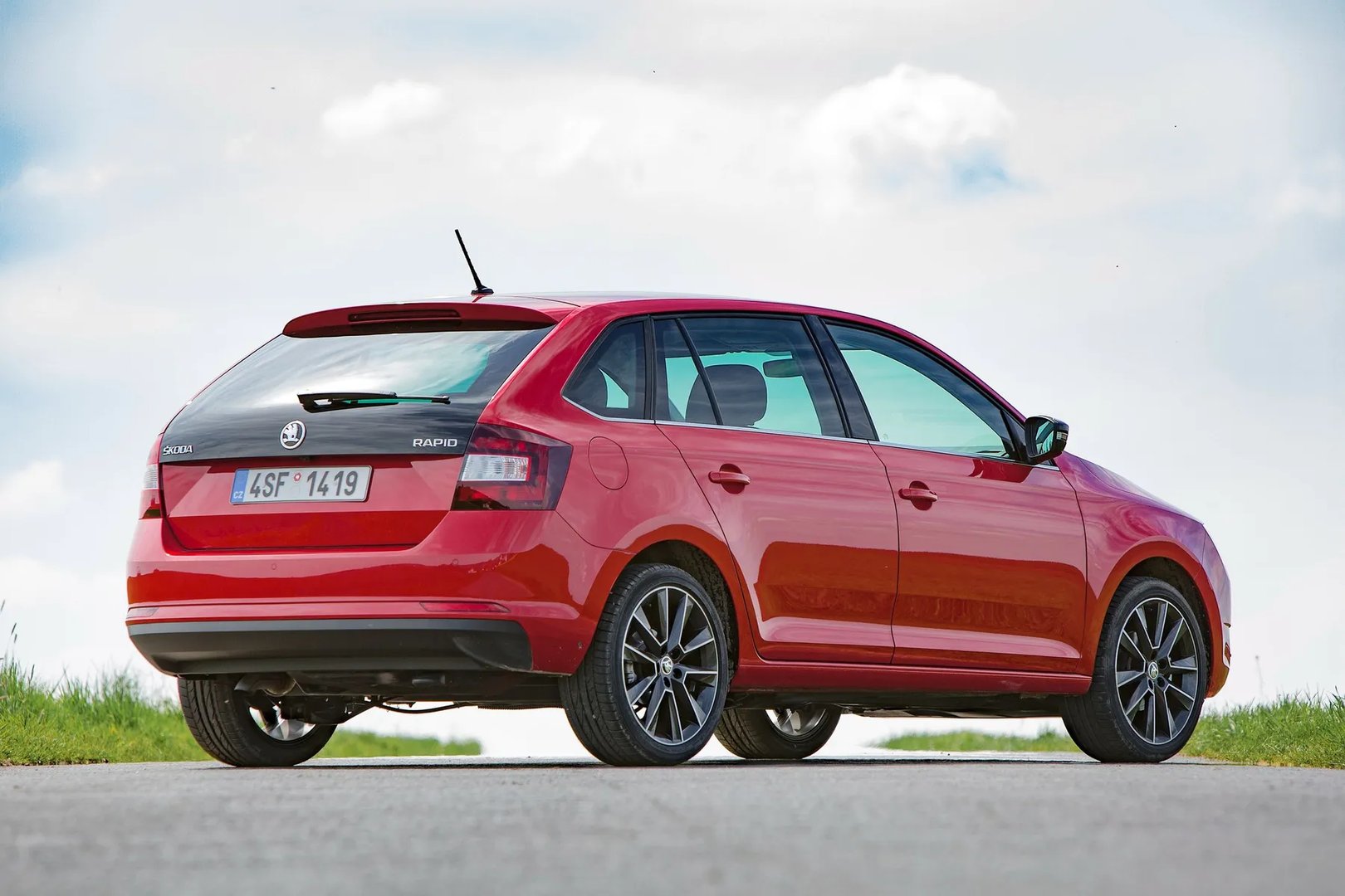 Skoda_Rapid_1_generation_restyling__Estate_5-door__3.jpg