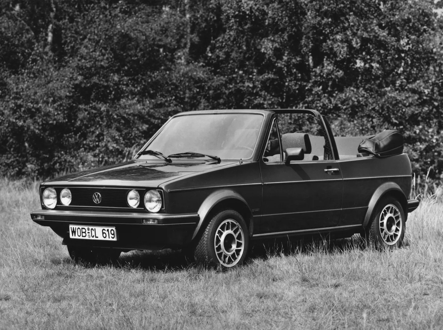 Volkswagen_Golf_1_generation_restyling__Cabrio__13.jpg