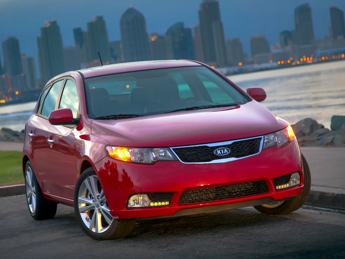 Kia_Forte_1_generation__Hatchback_5-door__6.jpg