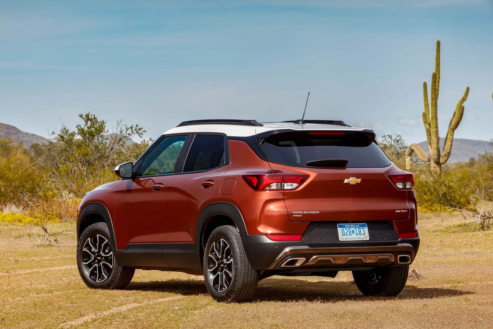 Chevrolet_TrailBlazer_3_generation__SUV_5-doors__3.jpg