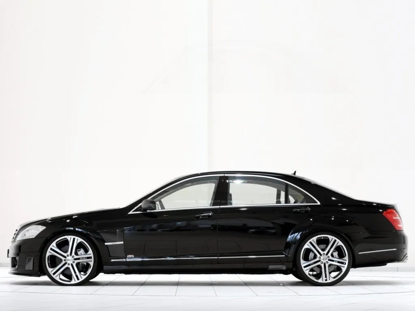 Brabus_SV12_1_generation__Sedan__2.jpg