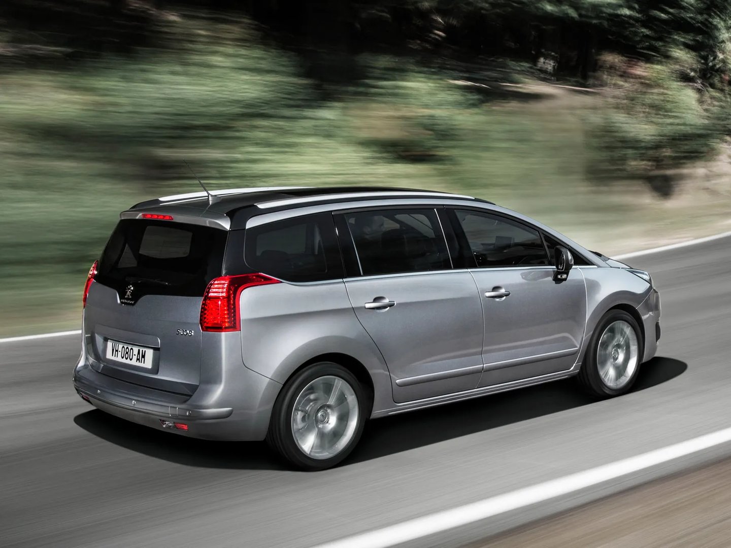 Peugeot_5008_1_generation_restyling__Minivan__5.jpg
