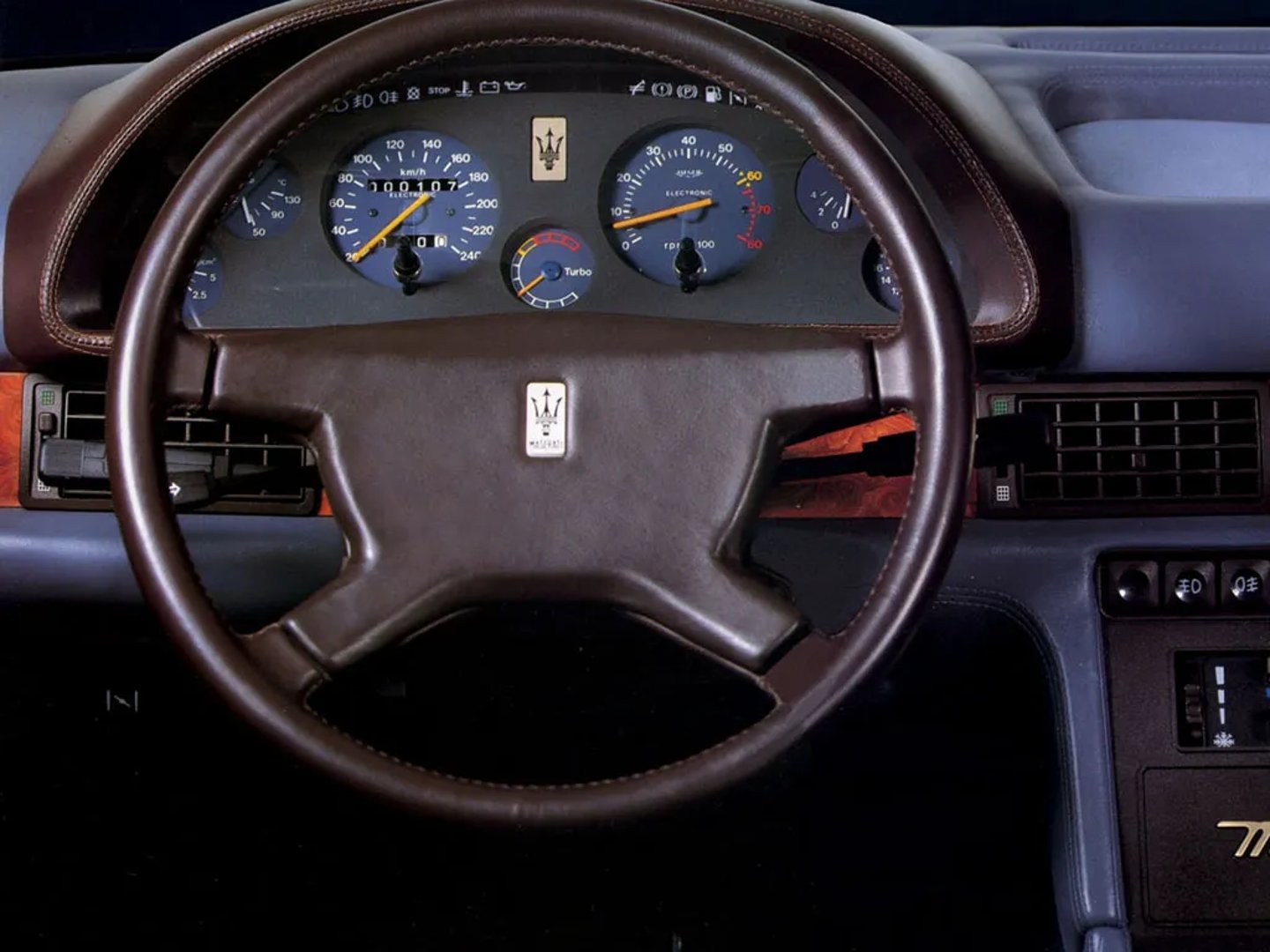 Maserati_420_1_generation__Sedan__7.jpg