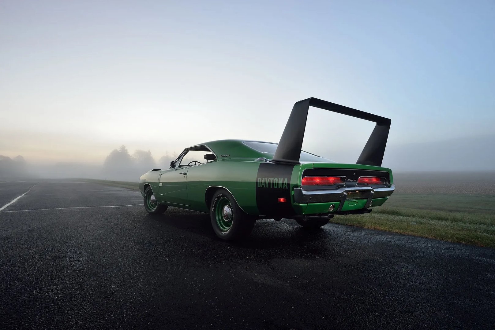 Dodge_Charger_Daytona_1_generation__Coupe__2.jpg