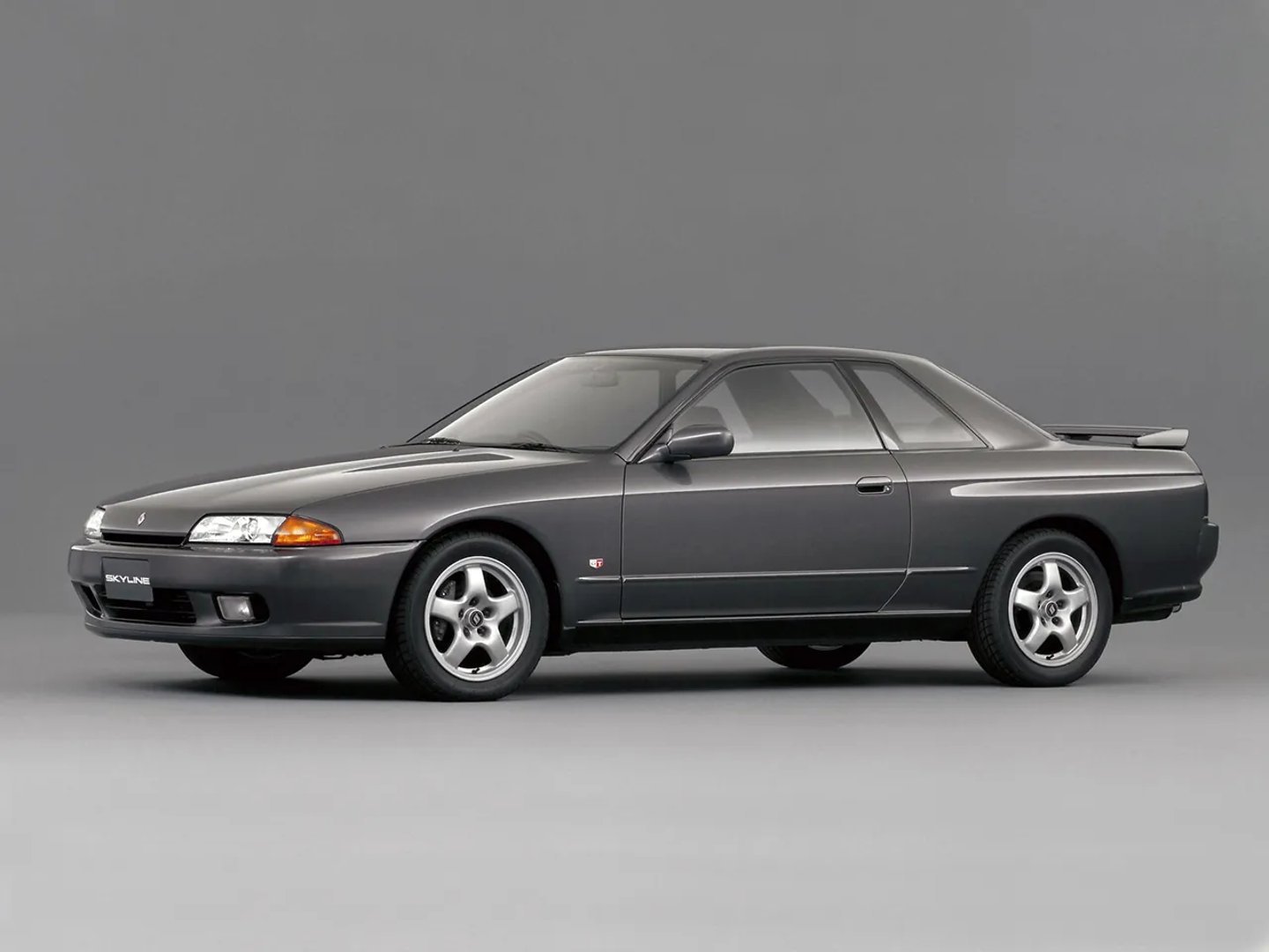 Nissan_Skyline_8_generation__Coupe__1.jpg