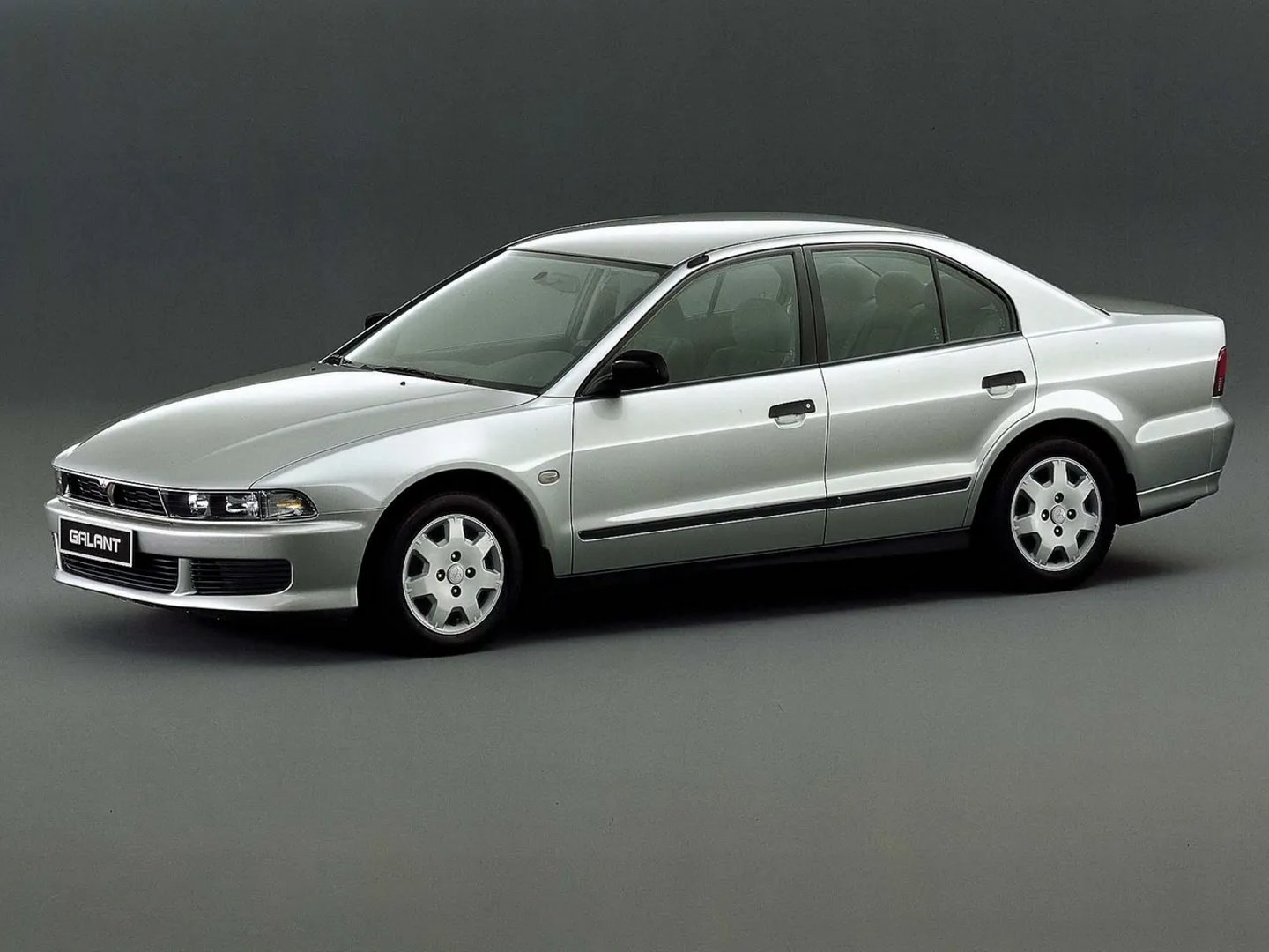 Mitsubishi_Galant_8_generation__Sedan__1.jpg