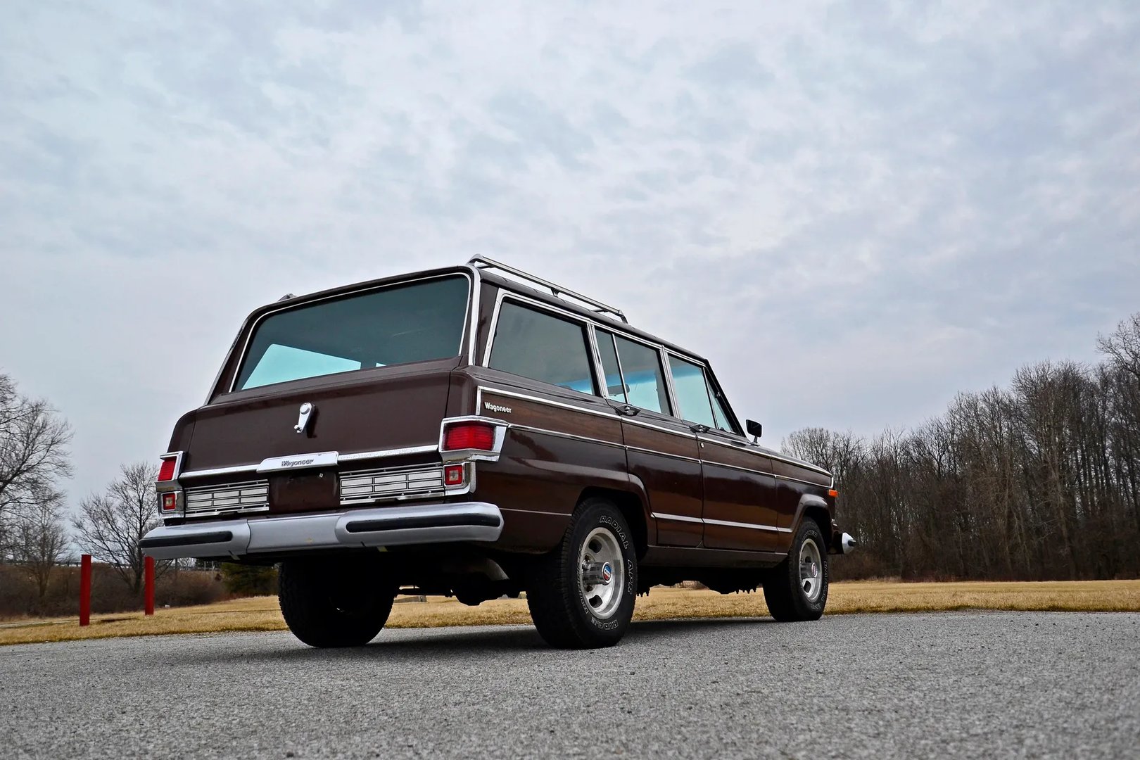 Jeep_Wagoneer_1_generation__SUV_5-doors__12.jpg