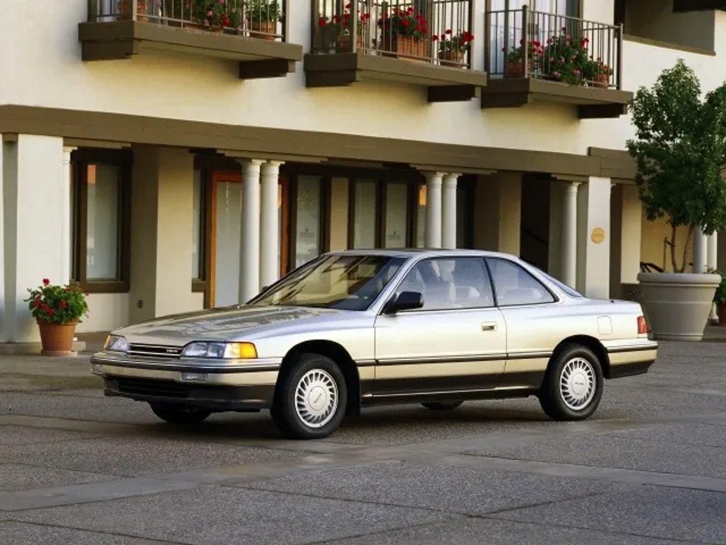 Acura_Legend_1_generation__Coupe__2.jpg