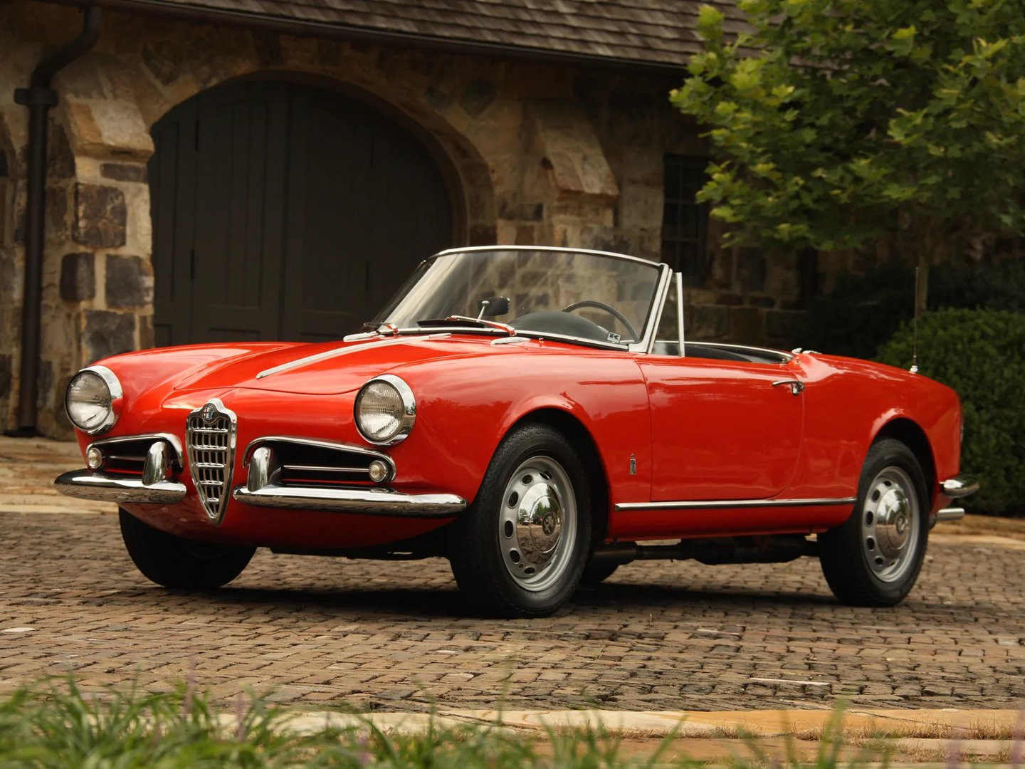 Alfa Romeo_Giulietta_1_generation__Cabrio__2.jpg