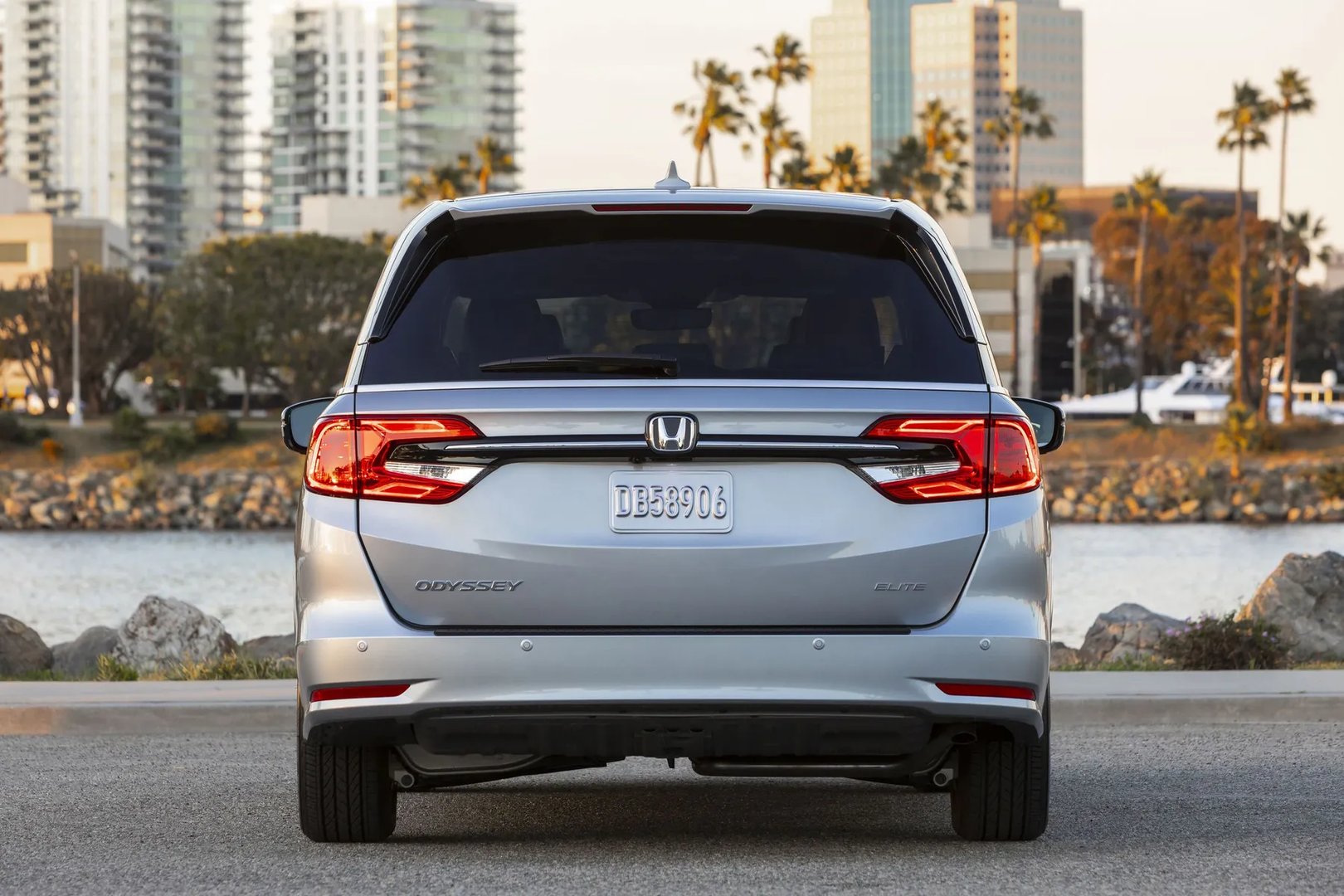 Honda_Odyssey_(USA)_5_generation_restyling__Minivan__6.jpg