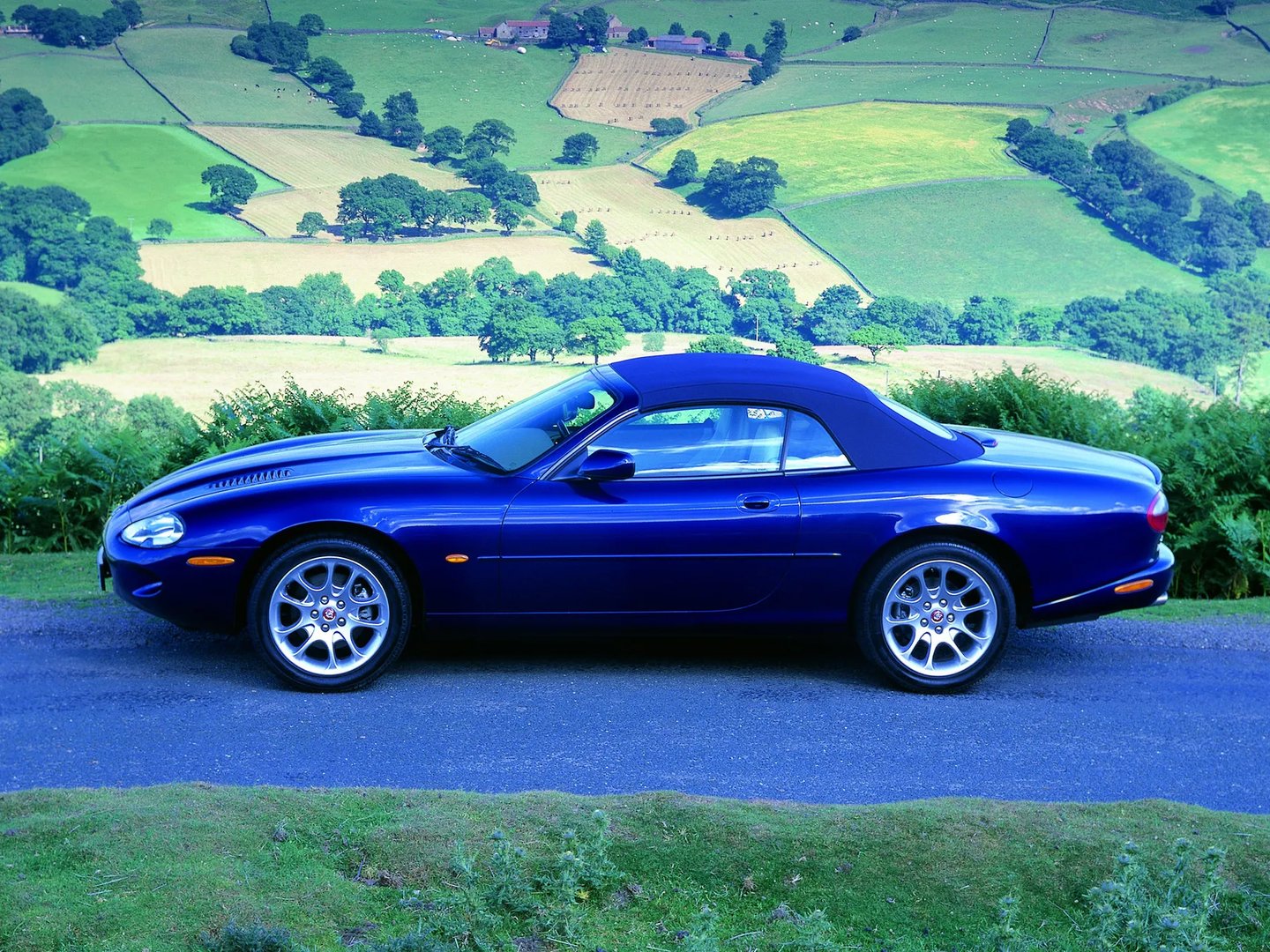 Jaguar_XKR_1_generation__Cabrio__5.jpg