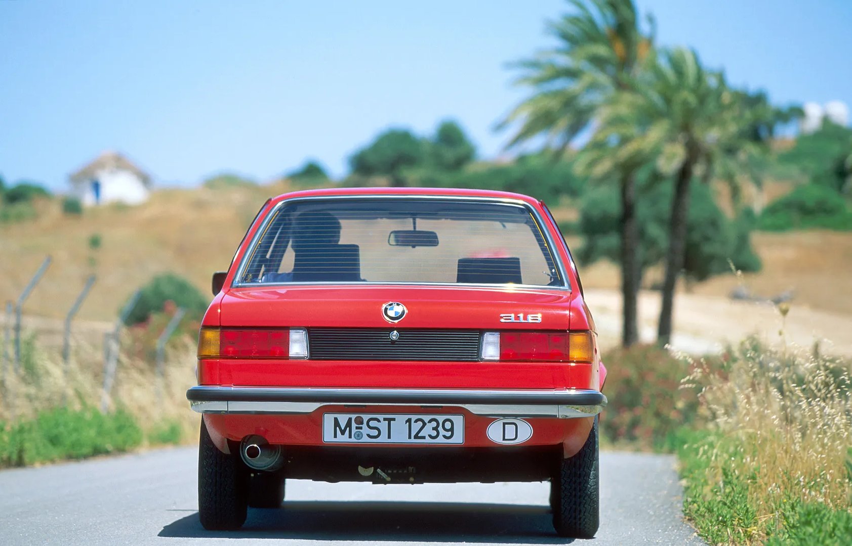 BMW_3_series_1_generation__Sedan_2-doors__7.jpg