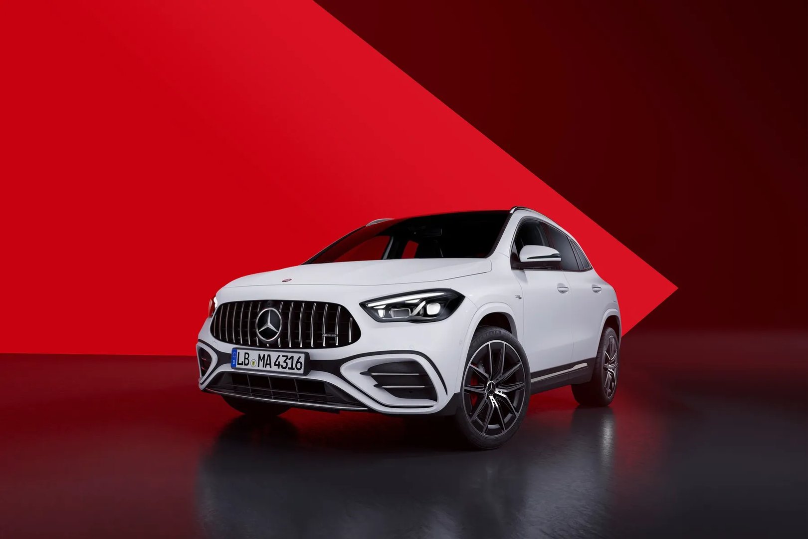 Mercedes_GLA_AMG_2_generation_restyling__SUV_5-doors__3.jpg