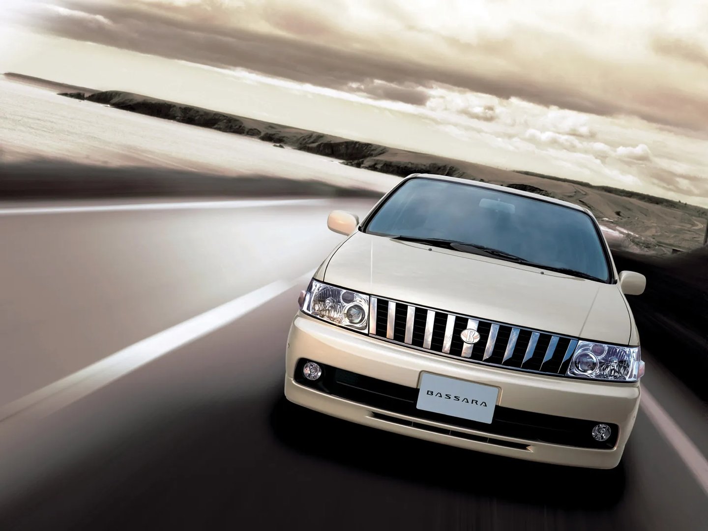 Nissan_Bassara_1_generation__Minivan__3.jpg