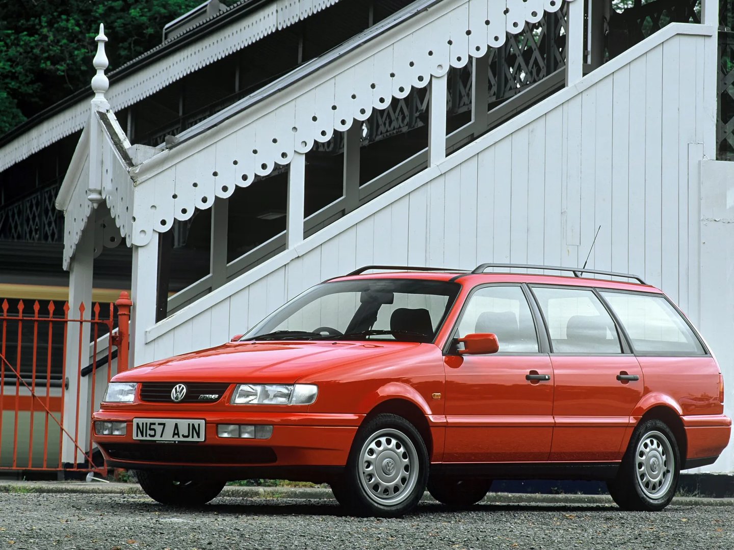 Volkswagen_Passat_4_generation__Estate_5-door__2.jpg